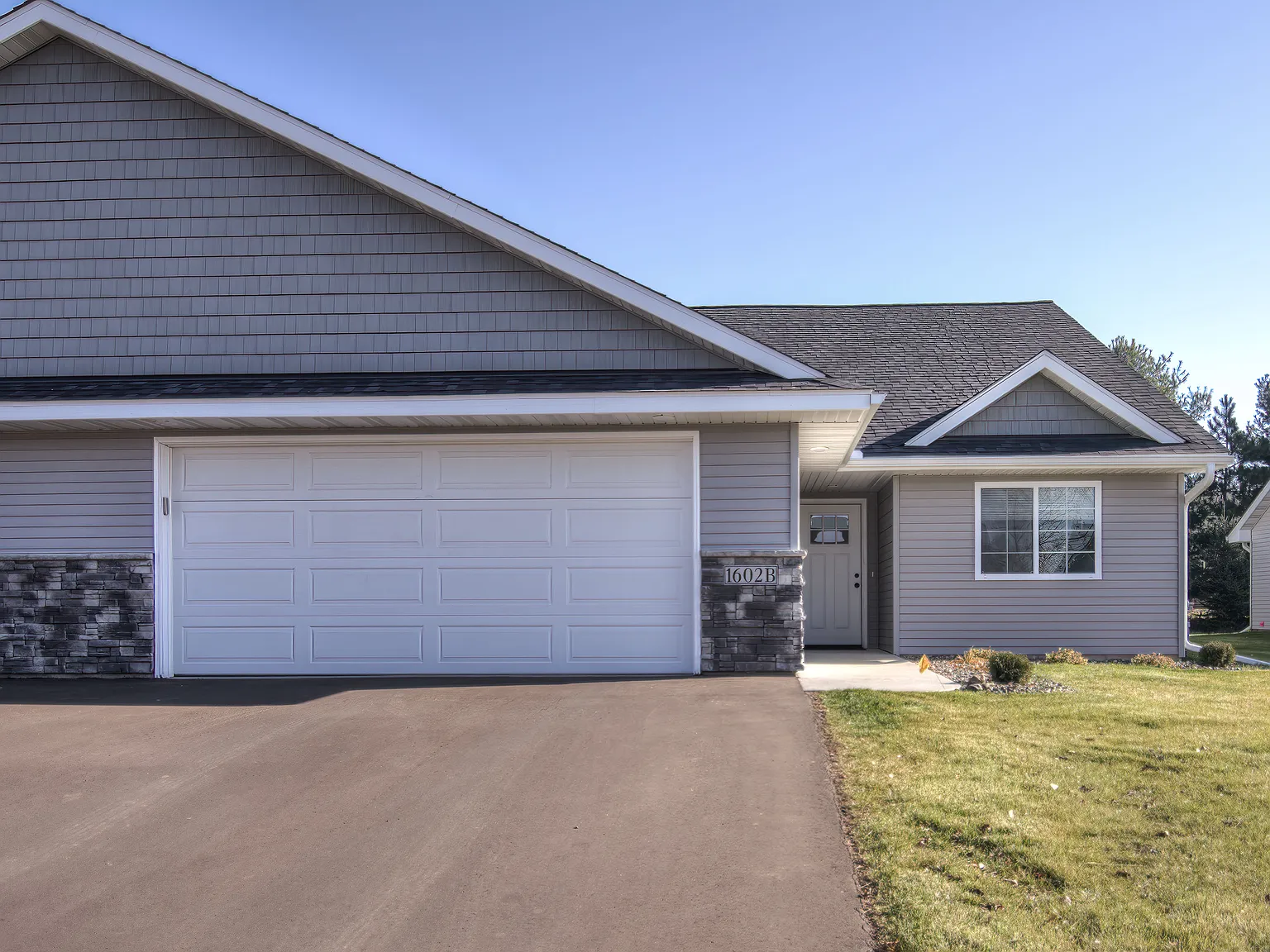3 Bedroom Town Home — Photo 3