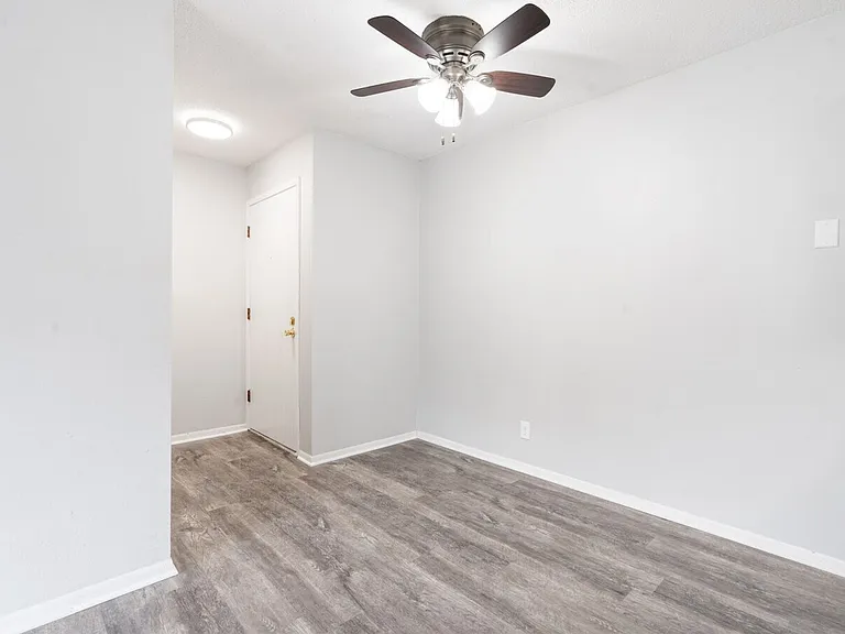 Breckenridge Davenport Apartments — Photo 46