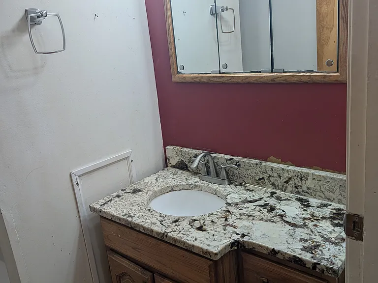 2nd floor: bathroom 1