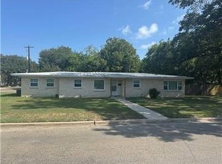 701 E 3rd St, Hallettsville, TX 77964