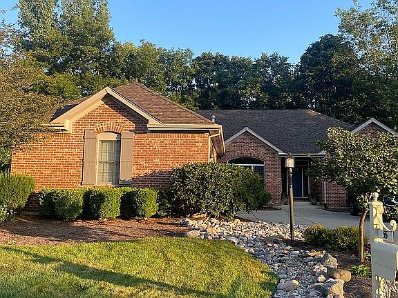 2nd image of 55 Aspen Woods Dr