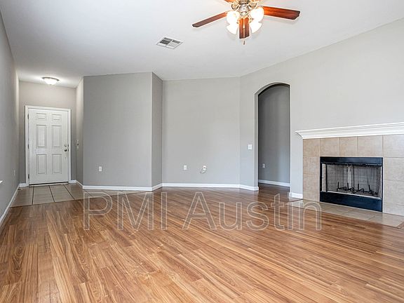 5th image of 3917 Carbondale Ave