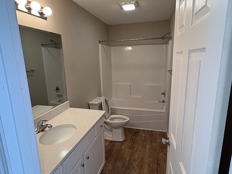 1009 N Walnut St — Photo 11