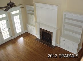 3rd image of 813 Wickham Dr