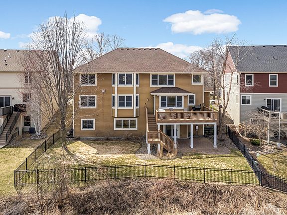 5th image of 10590 Watersedge Ln