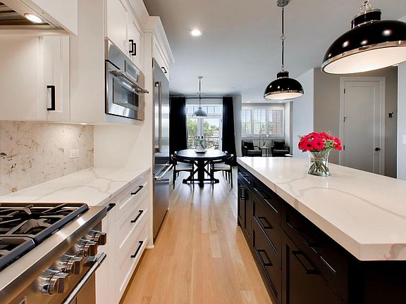 5th image of 514 Hillgrove Ave #303