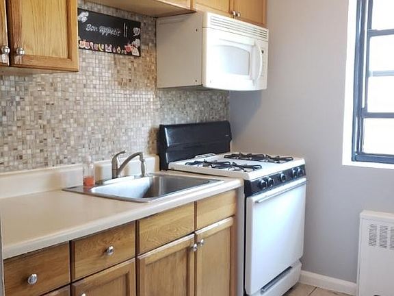 5th image of 165 Vroom St APT 2