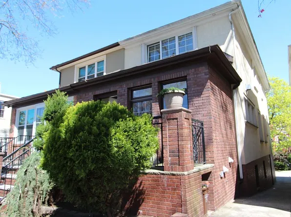 215 90th St, Brooklyn, NY 11209