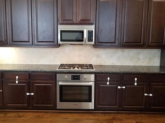 3rd image of 1035 E 28th St