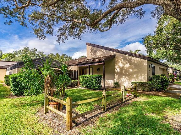 2nd image of 3823 Glen Oaks Manor Dr