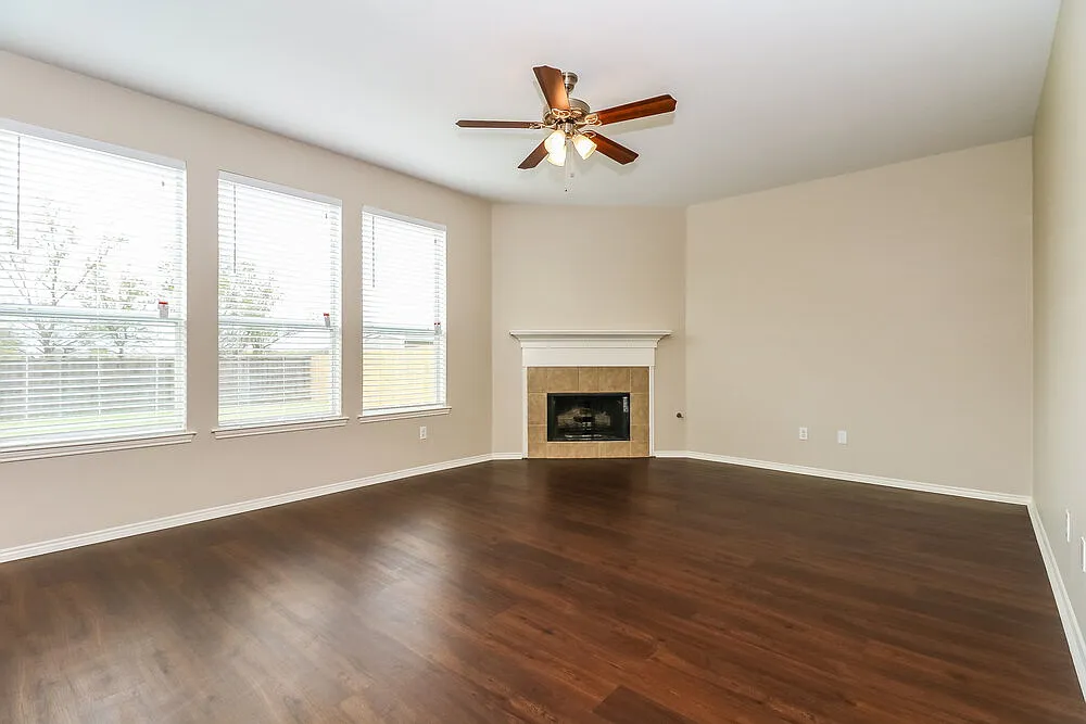 4 bed, 2.5 bath, 2614 sqft, $2,850 — Photo 4