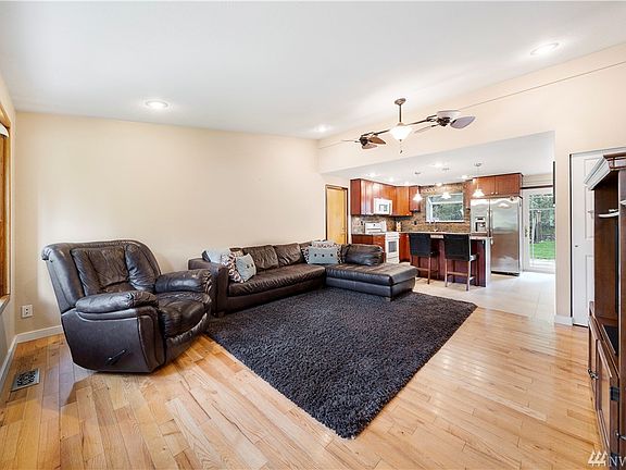 3rd image of 19506 64th St E