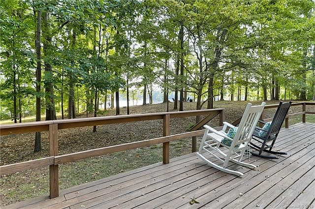 1st image of 412 Breezewood Dr