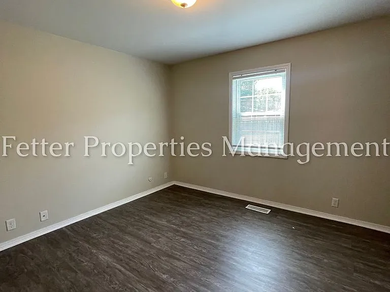 3404 Marion Ave — Photo 6