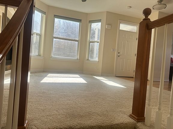 4th image of 692 Louis Dr