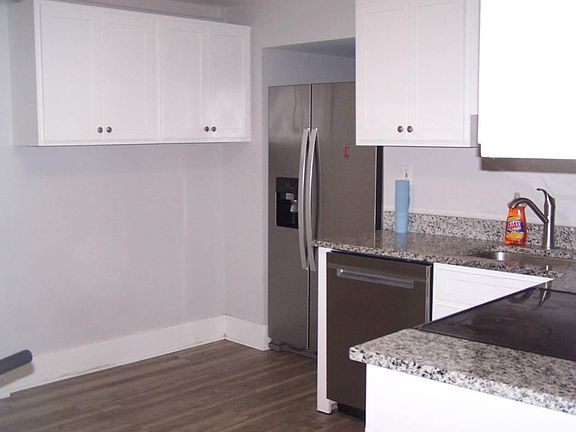 2nd image of 200 W Broad St