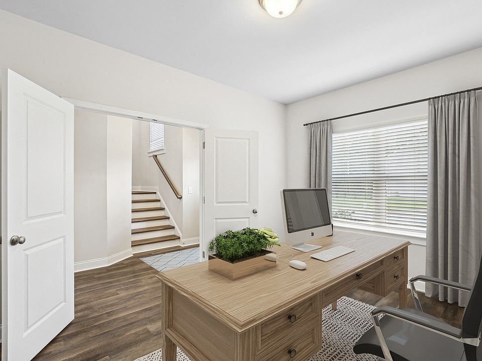 Private office space at the entrance of the home