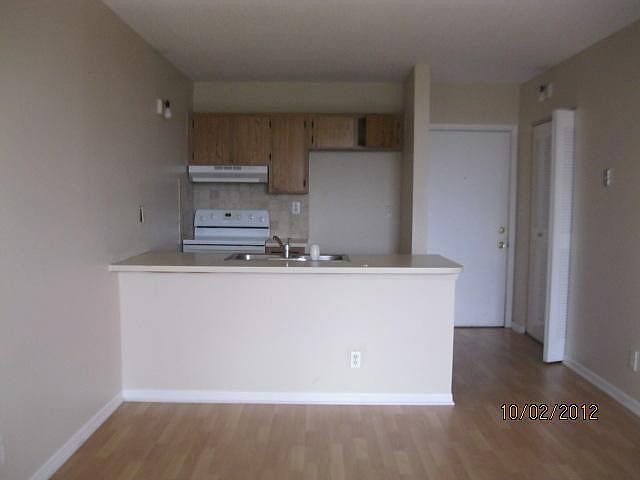 2nd image of 2771 Riverside Drive #513