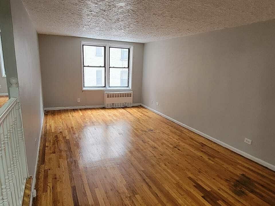 1st image of 405 E 16th St #2B
