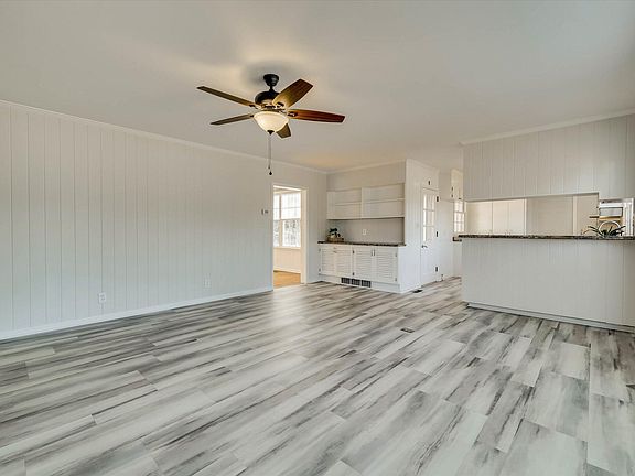 16th image of 134 Lake Bluff Drive