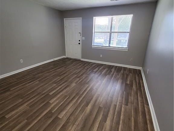 3rd image of 195 Kimberly Way SW #195