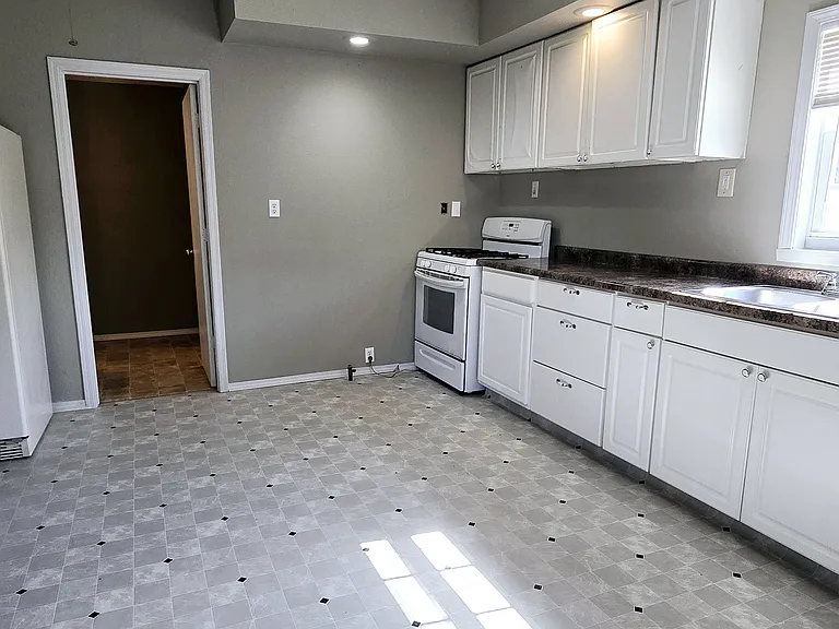 406 Saint Julian St — Photo 15