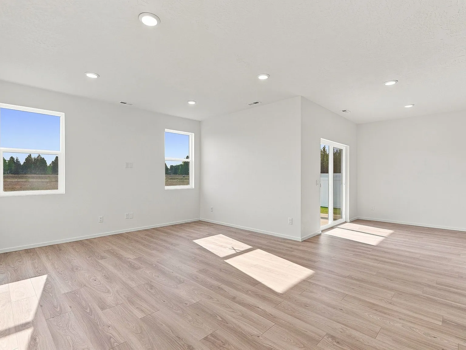 4 bed, 1746 sqft, $2,600 — Photo 4