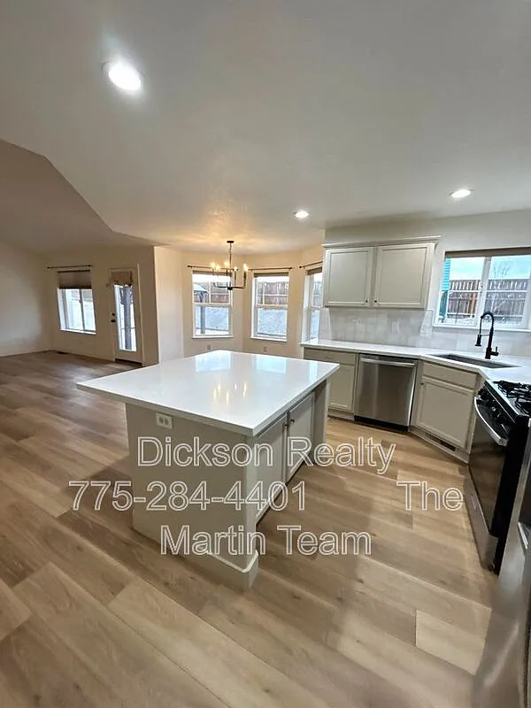 3 bed, 2.0 bath, 1617 sqft, $2,493 — Photo 3