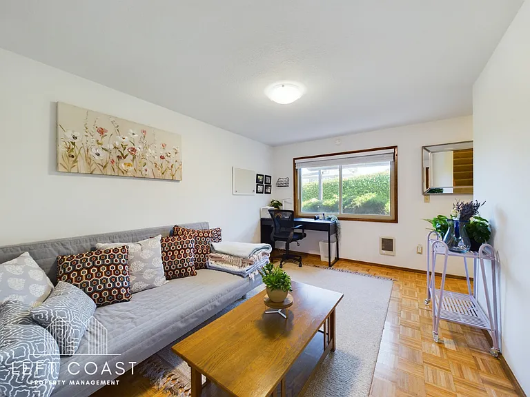 890 SW 7th St — Photo 28