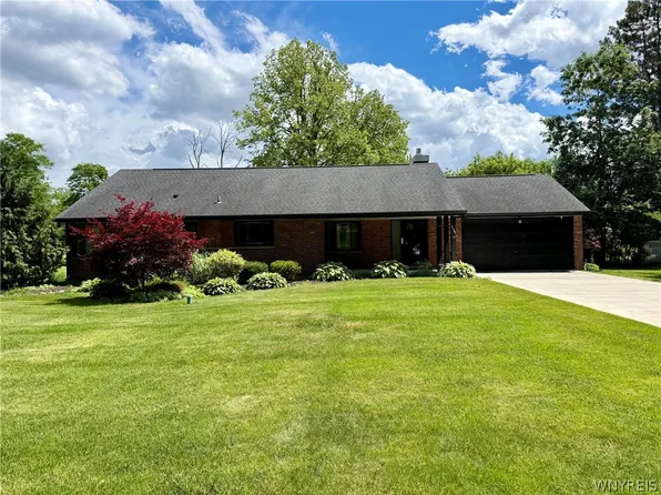 5125 Forest Rd, Lewiston, NY 14092