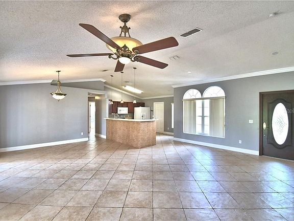 3rd image of 563 Oak Branch Cir