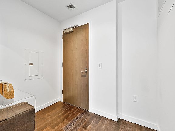4th image of 1000 3rd St Unit 203