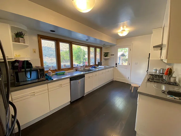 3156 Lucas Dr — Photo 17