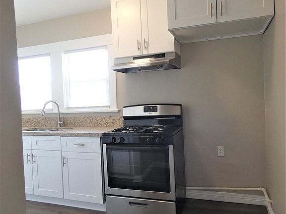 3rd image of 1211 E 2nd St #1