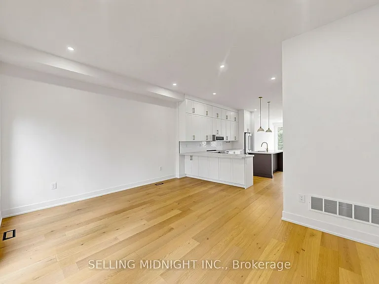 42 Guthrie Ave — Photo 14
