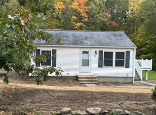 12 Salt Box Ln, Uncasville, CT 06382
