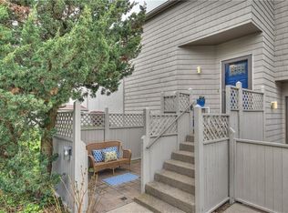 44 Seabreeze Ln, Bristol, RI 02809