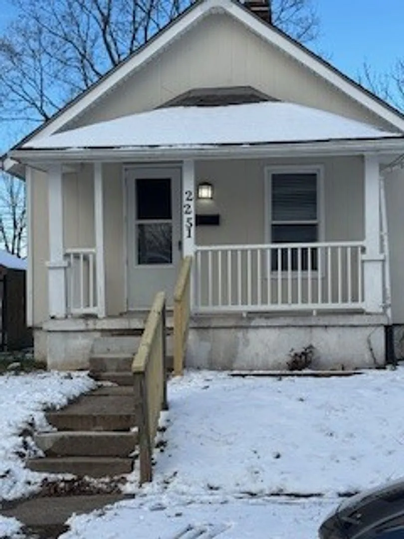 Cute 1 Bedroom with Basement — Photo 1