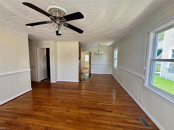 4th image of 3717 Victoria Blvd