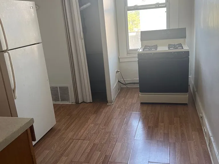 2018 Noble St — Photo 3