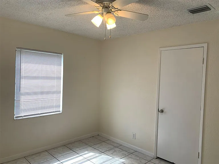 2911 NW 7th St — Photo 19