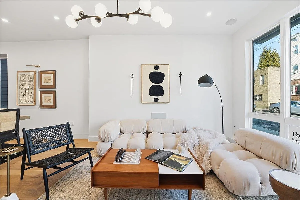 105 Laidlaw Ave Floor 1 photo 1