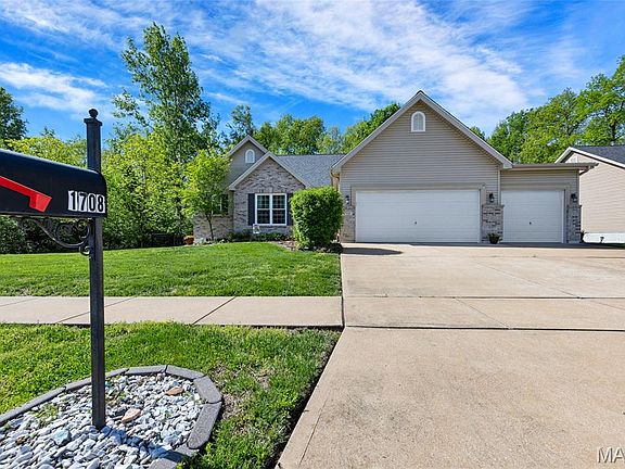 2nd image of 1708 Westlake Ct