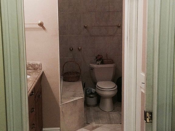 3rd image of 66 Rose Apple Ln