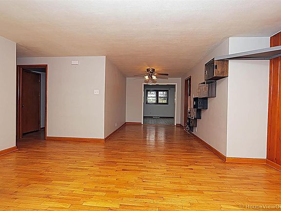 5th image of 820 Sharon Dr