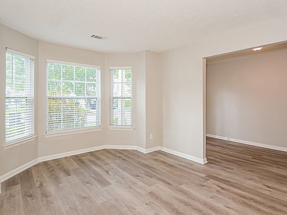 4th image of 3612 Rosebud Park Dr