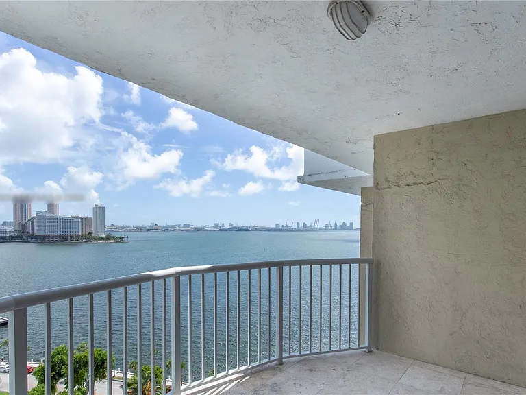 1420 Brickell Bay Dr #1604 — Photo 3