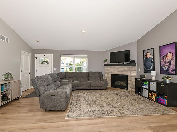 3rd image of 529 Arbor Ridge DRIVE