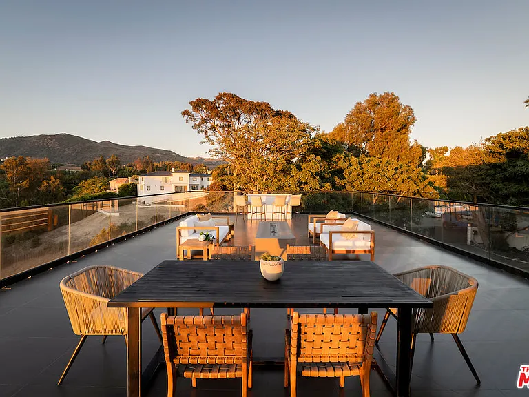 5931 Kanan Dume Rd — Photo 37