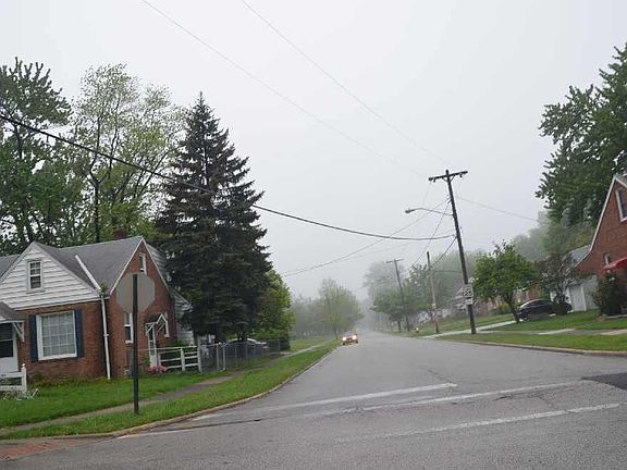 3rd image of 25871 Farringdon Ave